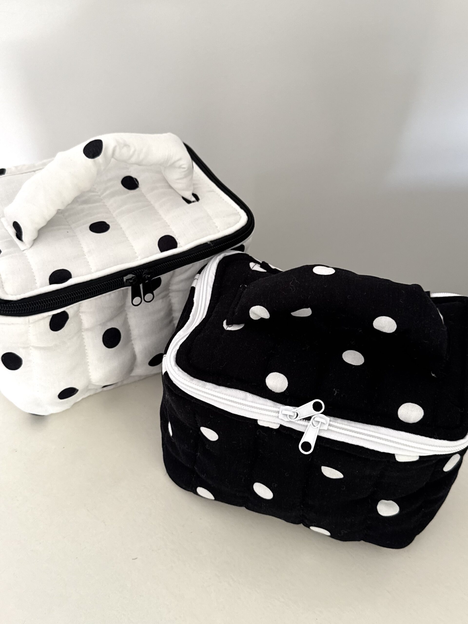 Black white polka dots