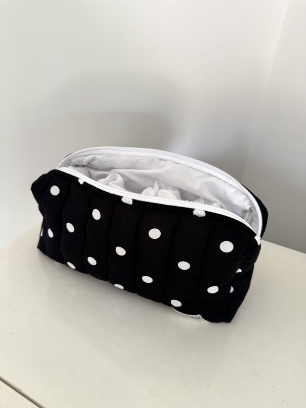 Black white polka dots