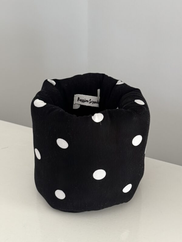 Black white polka dots